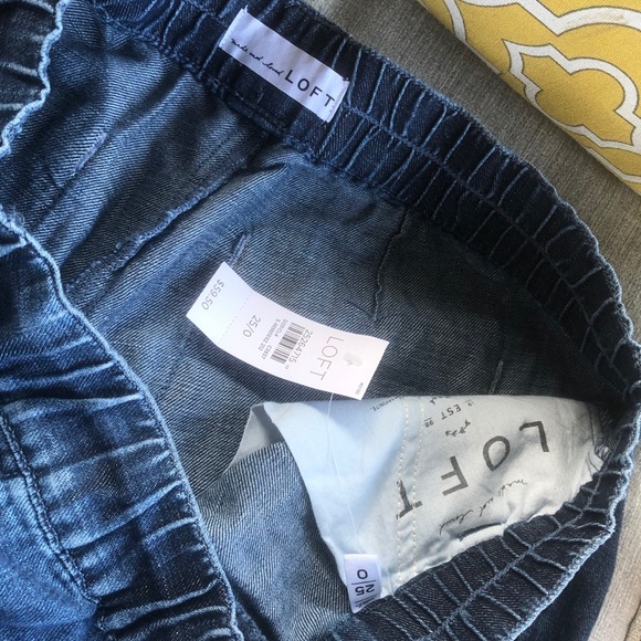 LOFT Chambray Shorts Size 0 - Picture 2 of 3